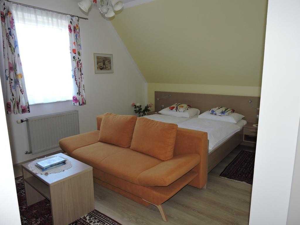 Gaestehaus Haagen Bad Waltersdorf Buitenkant foto