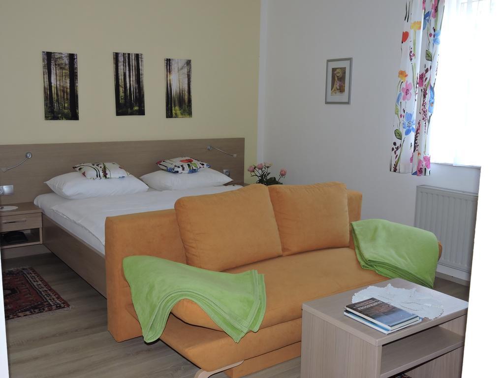 Gaestehaus Haagen Bad Waltersdorf Buitenkant foto