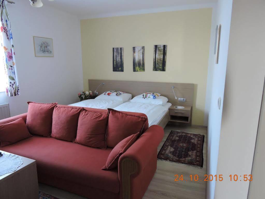 Gaestehaus Haagen Bad Waltersdorf Buitenkant foto